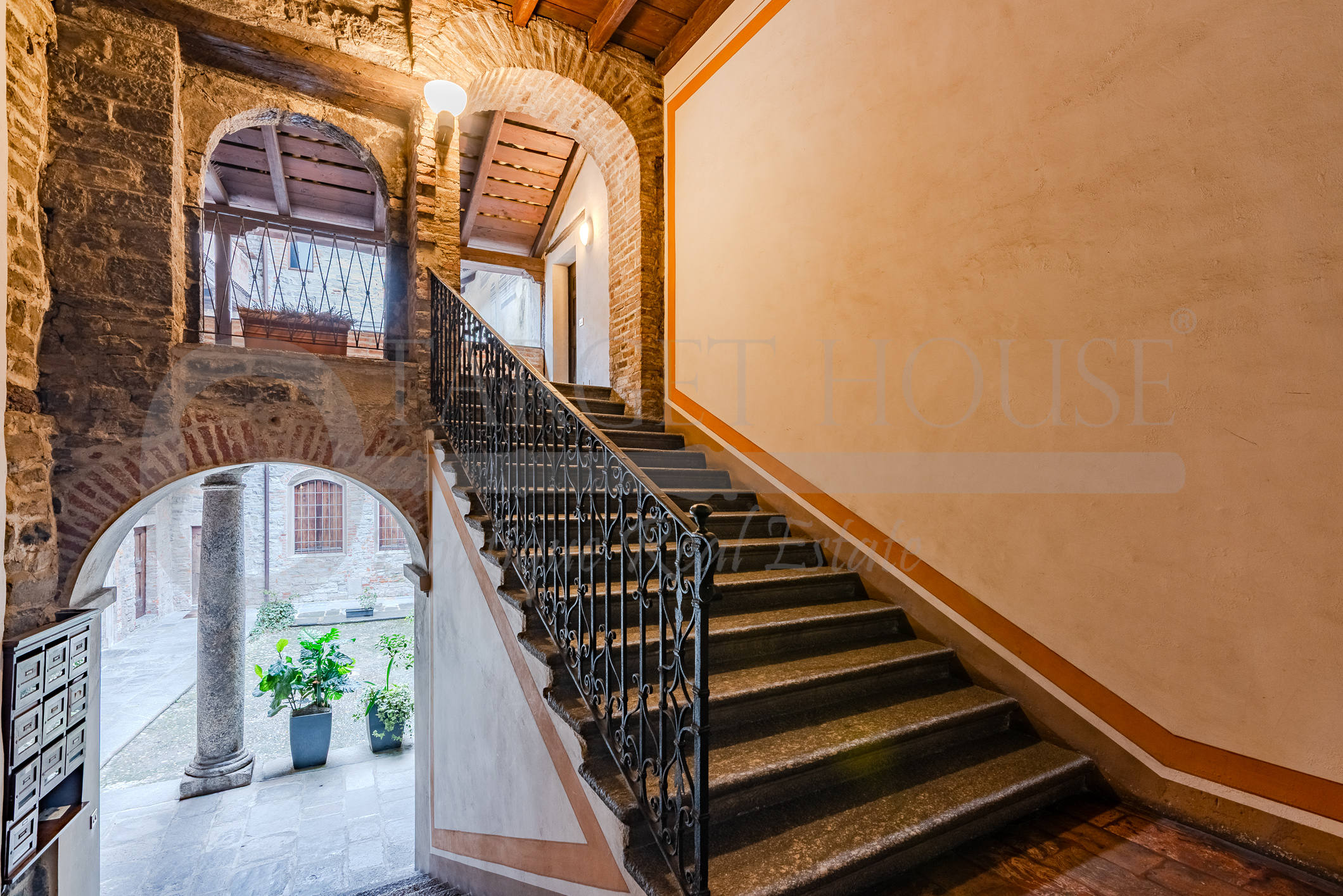 Elegante residenza in città murata Como