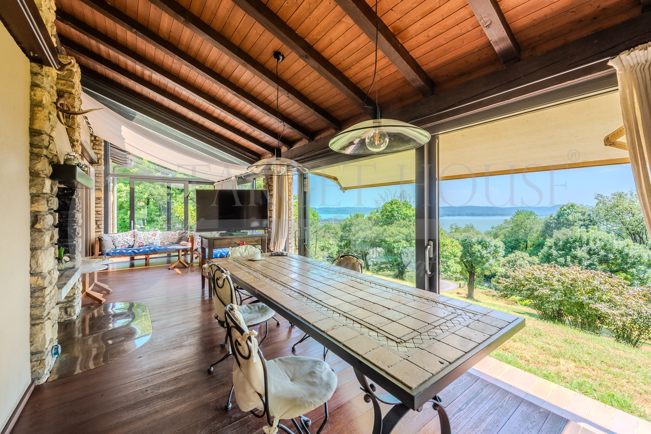 Pregiata proprietà sul Lago di Varese